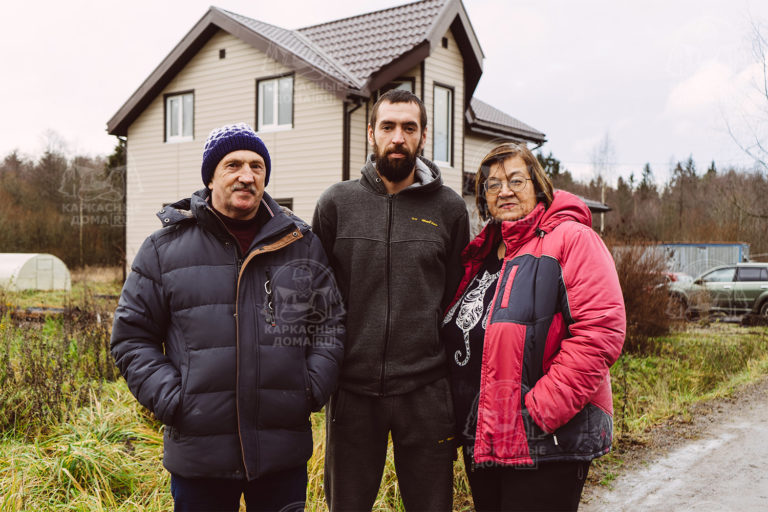 Построили каркасный дом 10×9 с эркером